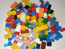 150 LEGO Basic Bricks Blocks Sz 1×2 2×2 2×3 2×4 Mixed Colors Bonus 1 Minifig