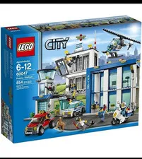 LEGO City Police Station 60047 854 pcs with all instructions ( no box)