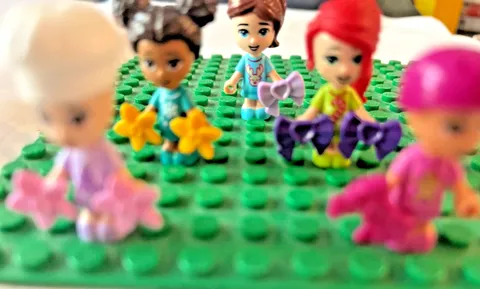 Lot Of 6 Random Lego Friends Kids Child Girl Boy Minifigure