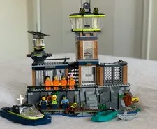 LEGO CITY: Police Prison Island (60419)