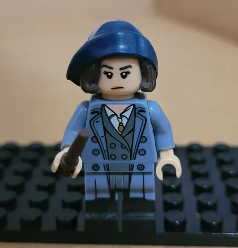 Lego Harry Potter Tina Goldstein From set 71022 Minifigure