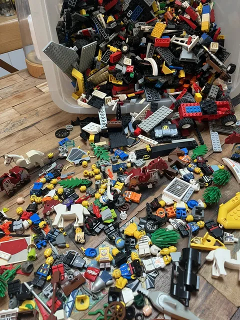 Massive Tub Mixed Lego Batman Star Wars Knights Pirates Minifgures old 2006 1990