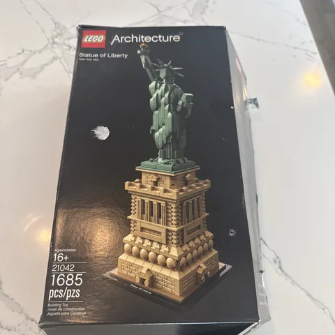 LEGO Architecture Statue of Liberty 21042 Some pieces may be missing