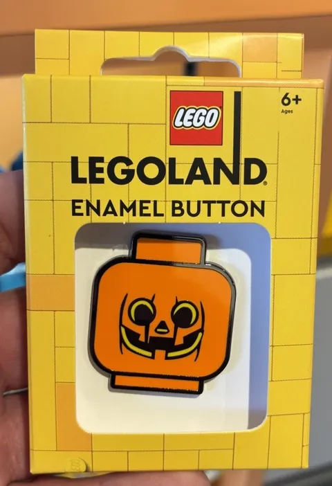 2026 Legoland California Enamel Button LEGO Minifigure Pumpkin Man Halloween New