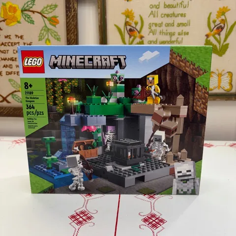 Minecraft the Skeleton Dungeon Lego set 21189 new in box with light box wear