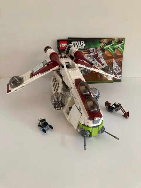 LEGO 75021  Star Wars Republic Gunship w Instr Manuals. NO MINIFIGURES. NO BOX.
