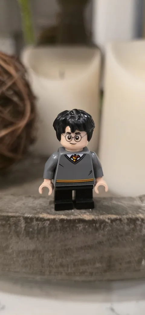 Genuine Lego Harry Potter, Gryffindor Minifigure Harry Potter from 75954 -hp150