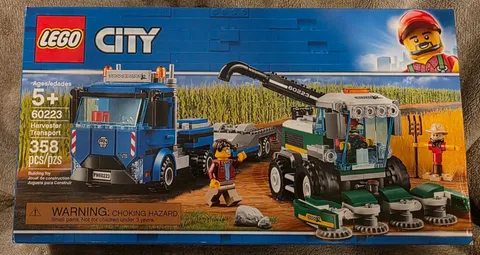 LEGO CITY: Harvester Transport (60223)