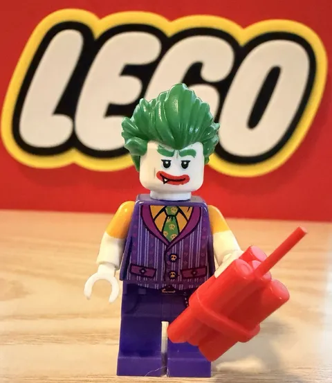 Lego The Batman Movie The Joker Minifigure With Accessory