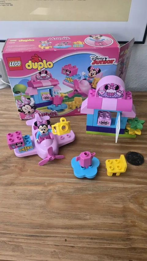 LEGO DUPLO Minnie's Café (set number 10830). COMPLETE SET