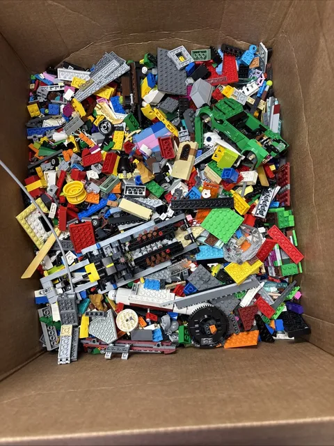 20 Pounds Of Assorted Legos With A 15x15 Baseplate Lot 2