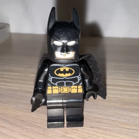 LEGO Batman Black Suit Minifigure w Cloth Cape 