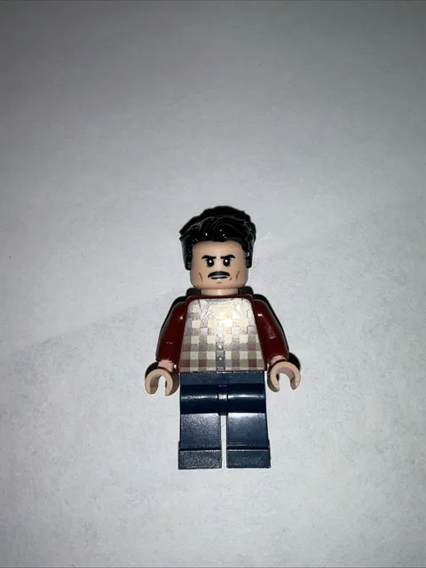 LEGO Twilight Charlie Swan Minifigure From The Cullen House 21354