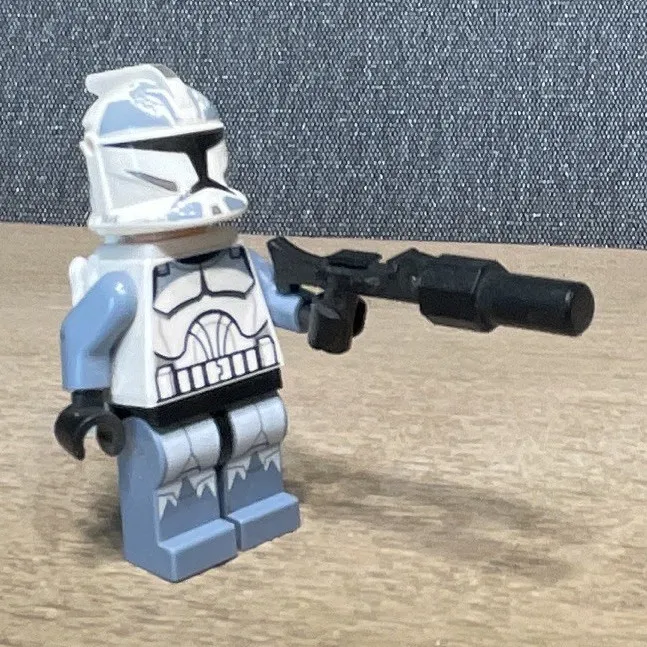 LEGO Star Wars Clone Trooper Wolfpack 104th Sand Blue