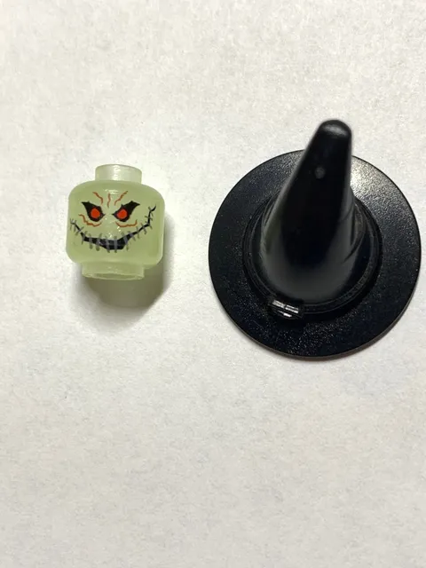 LEGO Batman Scarecrow Minifigure HEAD and HAT ONLY Glow-in-the-Dark Piece