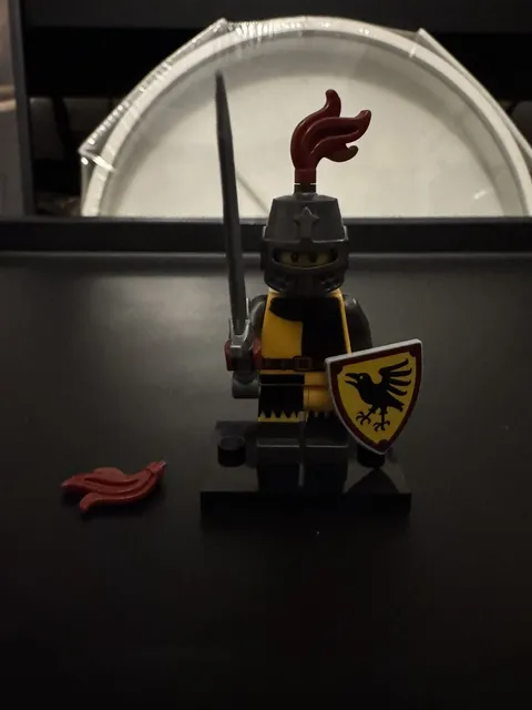 Lego Minifigure 71027 Collectible Series 20 Tournament Knight Retired CMF