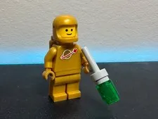 Lego Gold Classic Spaceman Minifigure, Vending Machine (21358)