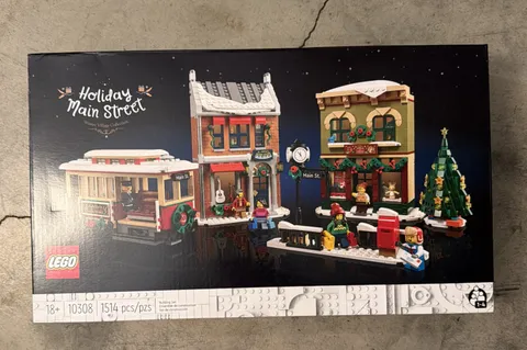 LEGO Icons Sets: 10308 Holiday Main Street NEW  Chrsitmas village retired