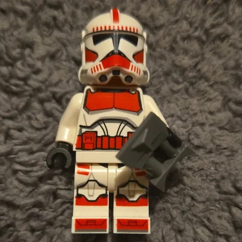 LEGO Star Wars Clone Trooper Phase 1 Minifigure White Armor Red Marks Gray