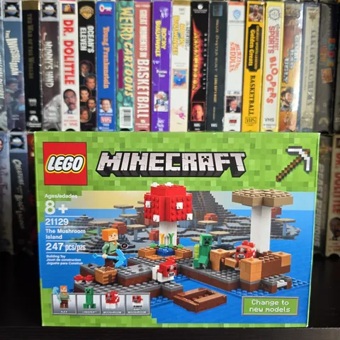 Sealed LEGO Minecraft: The Mushroom Island (21129) Eq9