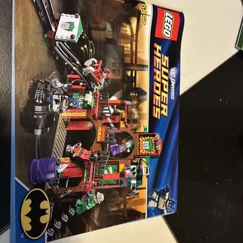 LEGO 6857 DC Comics Super Heroes The Dynamic Duo Funhouse Escape instructions.