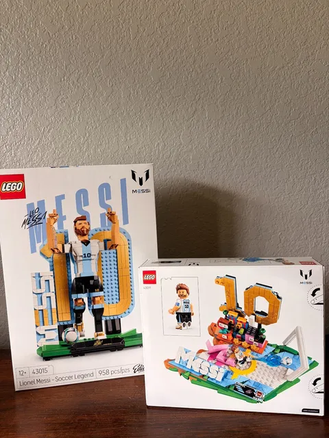 LEGO Editions [BUNDLE] Lionel Messi–Soccer Legend/Highlights (#43015/#43011) New