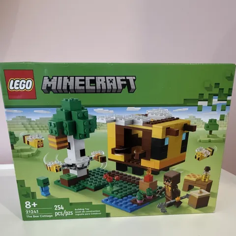 LEGO Minecraft The Bee Cottage 21241 254 pcs 8+ Brick Separator Included