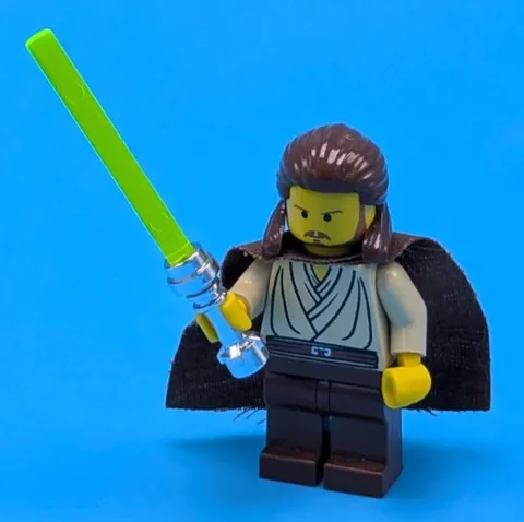Vintage Lego Star Wars Qui-Gon Jinn Yellow Head Episode 1 w/Lightsaber & Cape