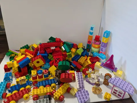 Duplo LEGO  Over 7.5 Lb VTG & recent 324 Pieces Beauty & The Beast Specialty Lot