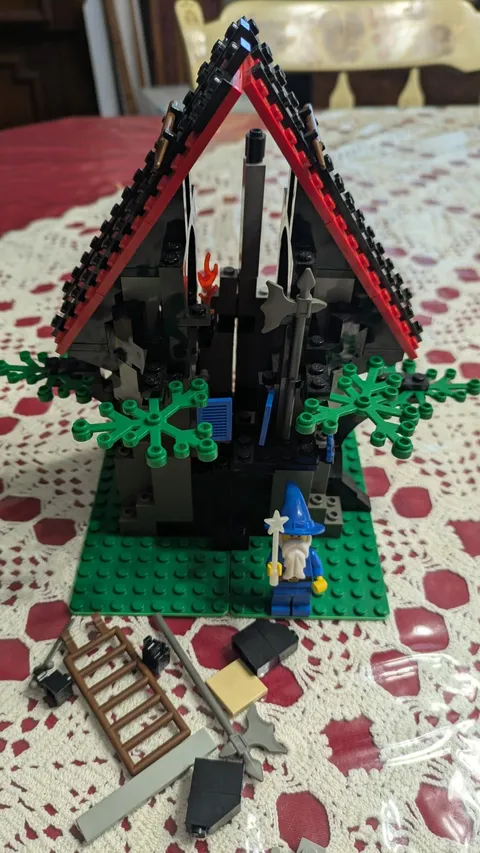 LEGO Castle 6048 Majisto’s Magical Workshop 99% Complete No Instructions 