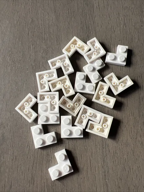 LEGO 2420 White Plate 2 x 2 Corner 19 Pieces