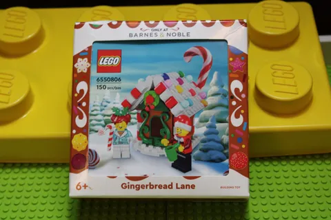 LEGO (6550806) Gingerbread Lane Set (Barnes & Noble Exclus) Used, 100% Complete