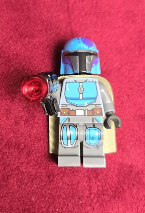 Mandalorian Tribe Warrior LEGO Minifigure Star Wars Action Figure with Blaster