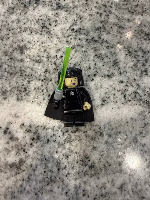 LEGO Star Wars Luminara Unduli Light-Up Lightsaber UNTESTED