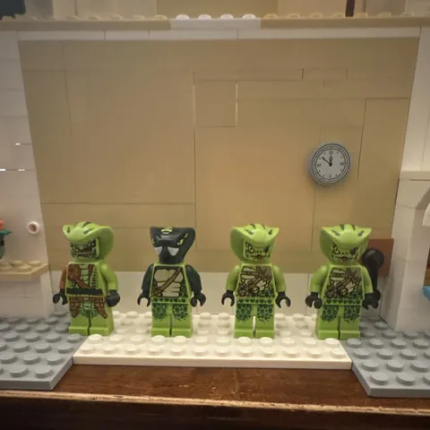 LEGO NINJAGO Serpentine Snake Minifigures Lot 4 Lasha Spitta 2012
