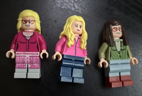 LEGO Big Bang Theory 21302 Minifigure Bundle Amy Bernadette Penny