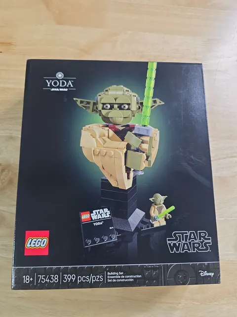 LEGO 75438 Star Wars: Attack of the Clones Yoda Bust with Lightsaber