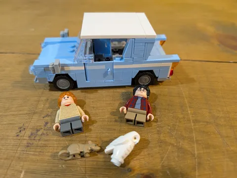 LEGO Harry Potter: Flying Ford Anglia 76424 w/characters