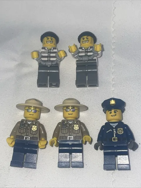 Lego Police Cops & Robbers minifigures lot with accessories