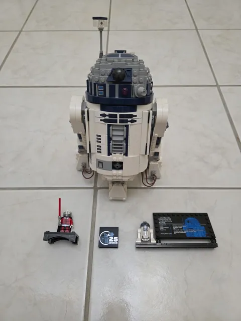 LEGO Star Wars: R2-D2 (75379) All Pieces Included