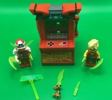 LEGO NINJAGO: Digi Kai Avatar Arcade Pod,  2 Mini figures & Weapons EUC 71714