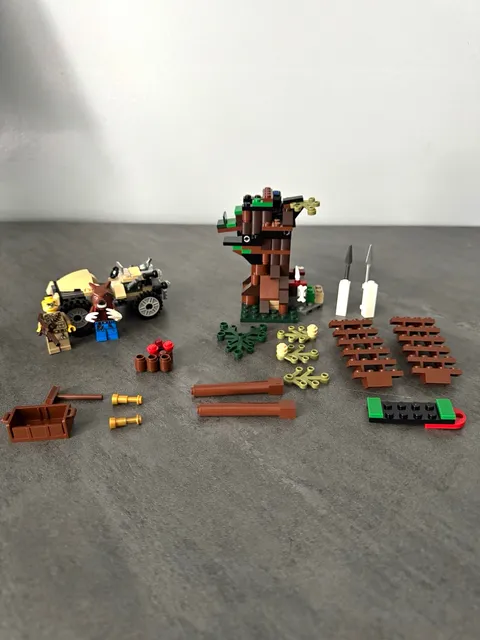LEGO Monsters 9463  WereWolf Lot: 2 Minifigures, Car Vehicle & Tree. Missing Pc