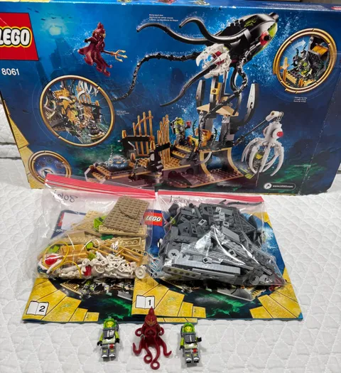 LEGO Atlantis 8061 Gateway of the Squid RETIRED 97% w/ Manuals, Figures and Box!