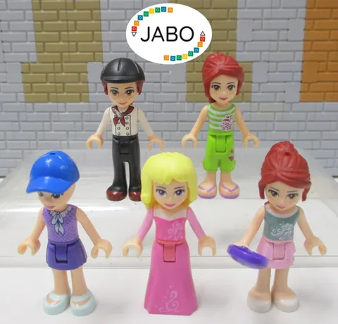 (O 15 / 1) Lego Friends 5 figures minifigures