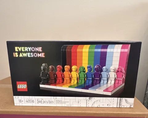 LEGO Everyone Is Awesome 40516 Limited Edition Complete Set 346pcs Age 18+