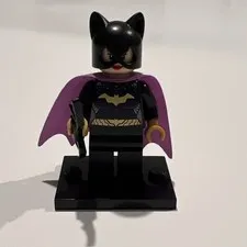 LEGO Batgirl Lavender Cape - 76013 *Brand New, Was Sealed In Case*