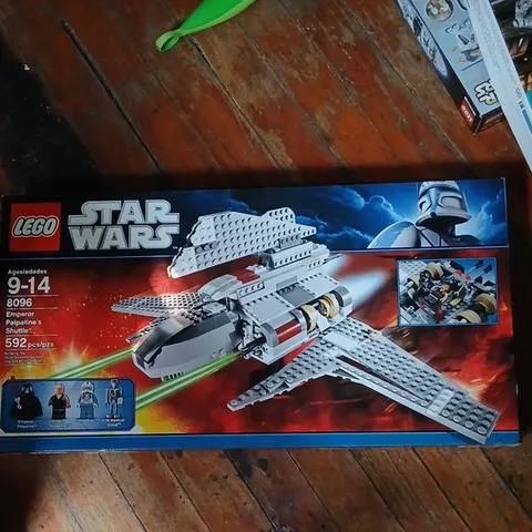 LEGO Star Wars 8096 Emperor Palpatine's Shuttle 592pcs Complete Set Box 9-14
