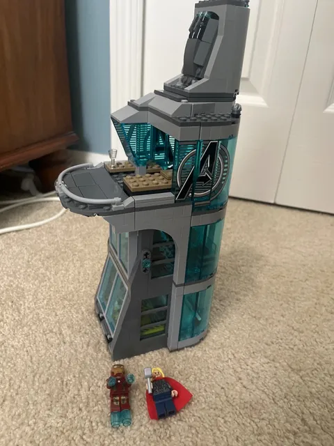 USED LEGO MARVEL SET 76038 ATTACK ON AVENGERS TOWER COMPLETE NO BOOKS