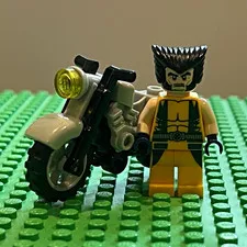LEGO Marvel Wolverine Minifigure Yellow Suit w/ Motorcycle Set 6866 SH0017 2pc