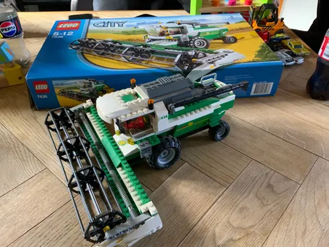 LEGO CITY: Combine Harvester (7636)